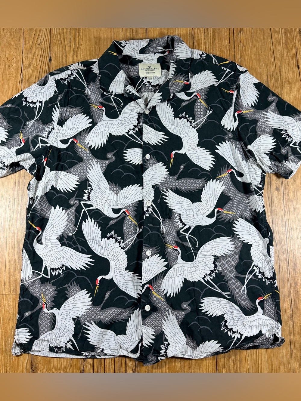 American Eagle Seriously Soft Shirt Mens L Crane Bird Print Black Short Sleeve